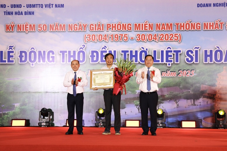 Phó Thủ tướng Nguyễn Chí Dũng dự các hoạt động tri ân tại tỉnh Hoà Bình- Ảnh 3.