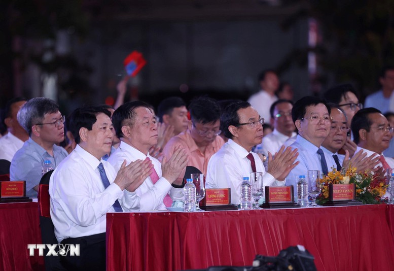 Lãnh đạo Đảng, Nhà nước dự Cầu truyền hình “Vang mãi khúc khải hoàn”- Ảnh 2.