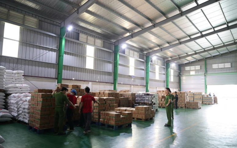Thực phẩm giả 'len lỏi' qua nhiều đường tiêu thụ