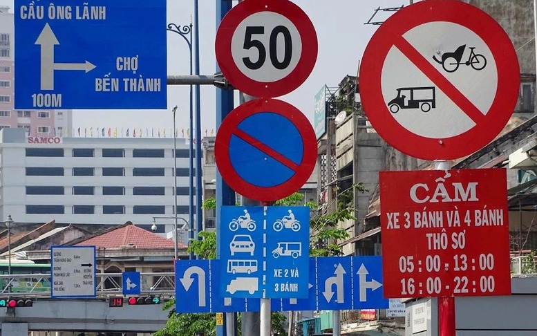 Trong tháng 4 phải xử lý dứt điểm các bất cập của hệ thống đèn tín hiệu, biển báo giao thông