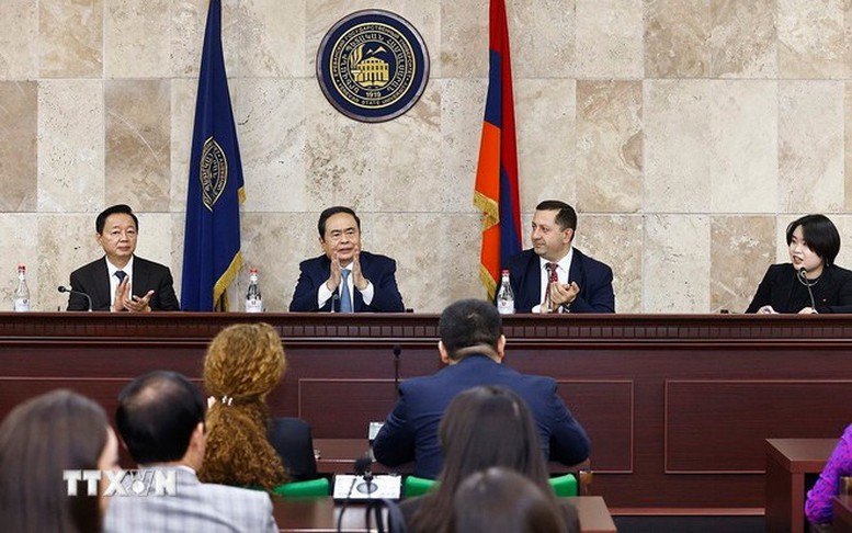 Chủ tịch Quốc hội Trần Thanh Mẫn thăm Đại học Tổng hợp Quốc gia Yerevan