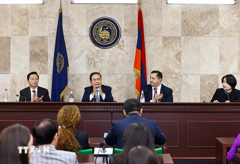 Chủ tịch Quốc hội Trần Thanh Mẫn thăm Đại học Tổng hợp Quốc gia Yerevan- Ảnh 2.