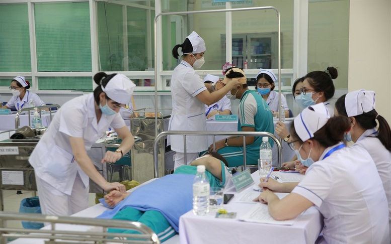 Khẩn trương đề xuất nâng mức phụ cấp ưu đãi nghề đối với viên chức y tế