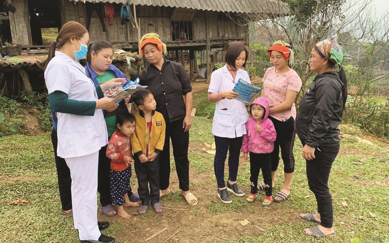 Đề xuất nâng mức hỗ trợ hằng tháng với nhân viên y tế thôn, tổ dân phố, cô đỡ thôn bản