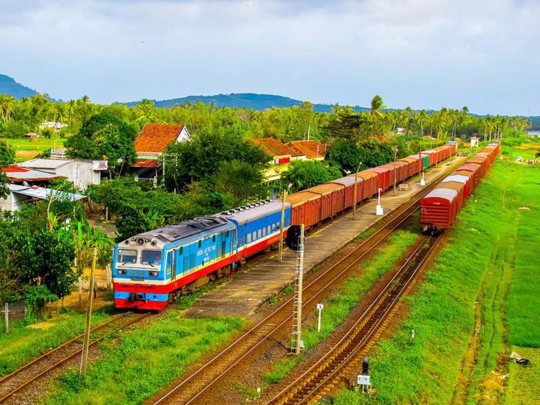 Công điện của Thủ tướng Chính phủ về việc đẩy nhanh tiến độ triển khai dự án tuyến đường sắt Lào Cai - Hà Nội - Hải Phòng - Ảnh 1.