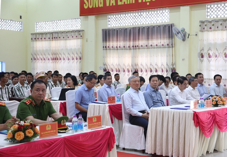 Phó Thủ tướng Thường trực Nguyễn Hòa Bình dự Lễ công bố quyết định đặc xá tại Trại giam A2- Ảnh 5.