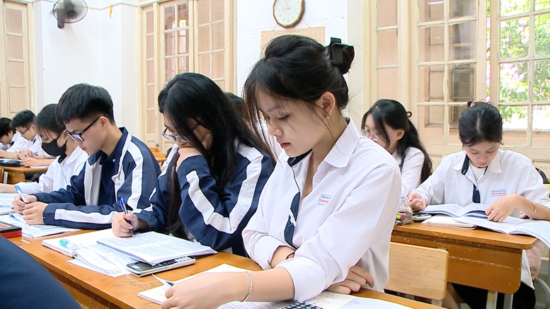 Thầy trò căng mình chuẩn bị cho kỳ thi tốt nghiệp THPT 2025- Ảnh 2.