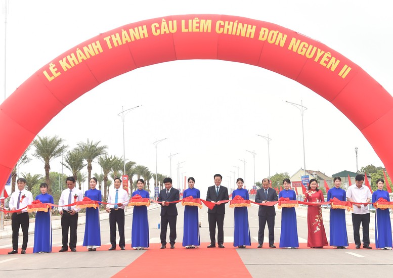 Phó Thủ tướng Mai Văn Chính dự lễ khánh thành cầu Liêm Chính, đơn nguyên II, Phủ Lý, Hà Nam- Ảnh 1.