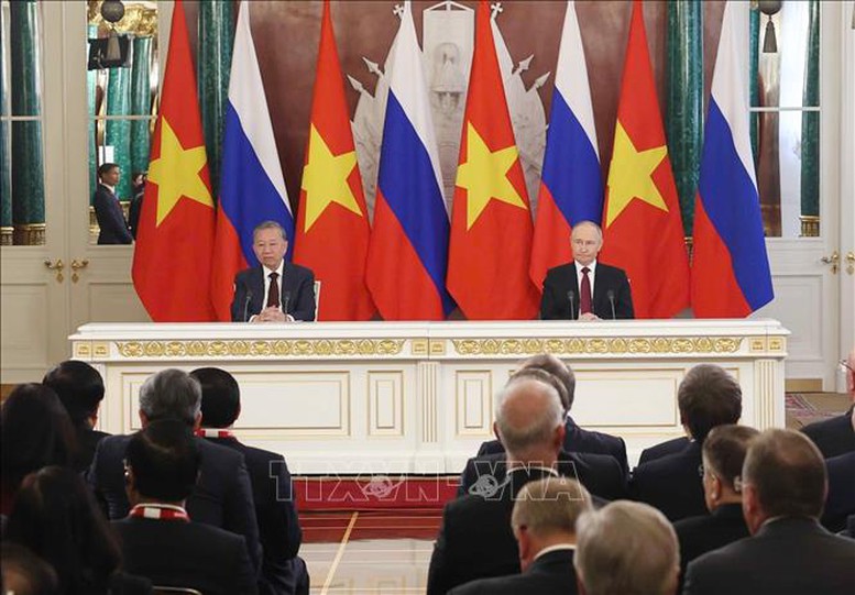 Tổng Bí thư Tô Lâm và Tổng thống Nga V. Putin chứng kiến trao các văn kiện hợp tác- Ảnh 4.