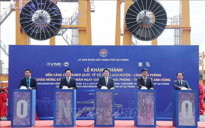 Chủ tịch nước Lương Cường dự khánh thành Bến cảng container quốc tế số 3 và 4 tại Hải Phòng