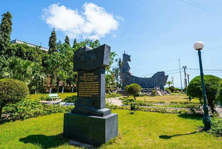 Bình Định tổ chức kỷ niệm 70 năm Ngày hoàn thành chuyển quân tập kết ra miền Bắc- Ảnh 1.