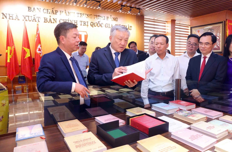 Nhà xuất bản Chính trị quốc gia Sự thật cần chú trọng tăng tính hấp dẫn đối với mỗi sản phẩm xuất bản- Ảnh 4.