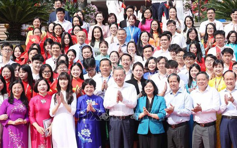 Tổng Bí thư Tô Lâm: Thúc đẩy đổi mới sáng tạo, chuyển đổi số trong trường học, không để học sinh nào bị bỏ lại phía sau