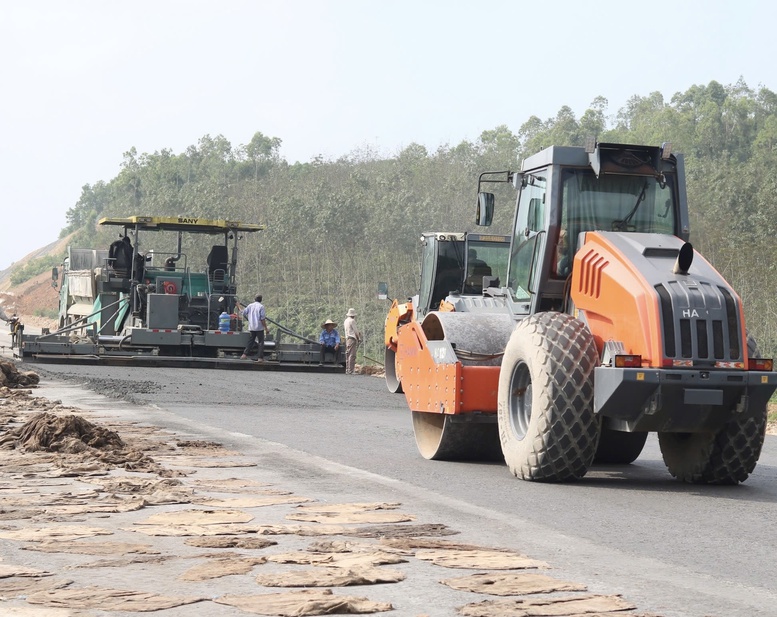 Huy động nhân lực, đẩy nhanh thi công dự án cao tốc qua tỉnh Quảng Bình- Ảnh 1.
