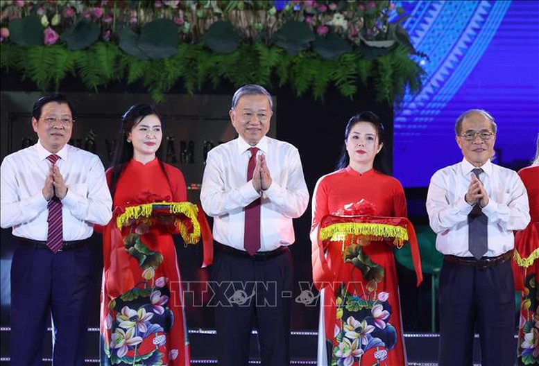 Tổng Bí thư Tô Lâm dự khai mạc Lễ hội Làng Sen toàn quốc 2025- Ảnh 1.