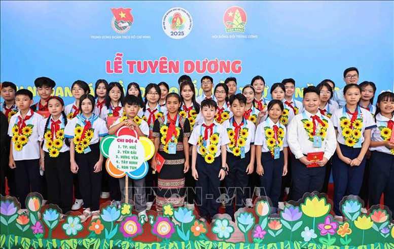 Chủ tịch nước Lương Cường dự Lễ tuyên dương Cháu ngoan Bác Hồ toàn quốc lần thứ X-năm 2025- Ảnh 4.