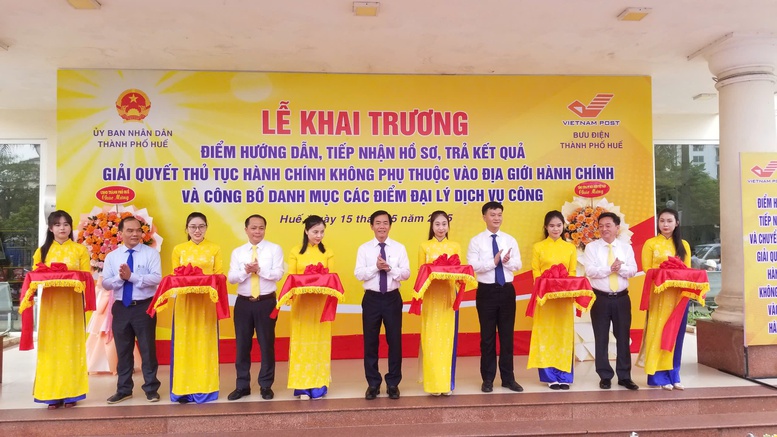 TP. Huế triển khai 9 điểm giải quyết TTHC không phụ thuộc vào địa giới- Ảnh 1.