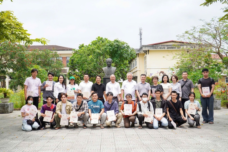 Cuộc thi vẽ tranh “Di sản văn hóa Việt Nam qua hội họa” lần thứ II đến với Cố đô Huế- Ảnh 4.
