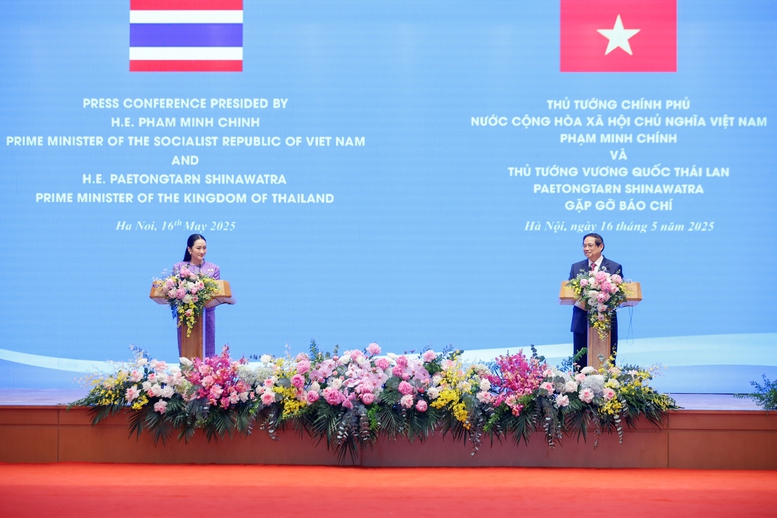 Việt Nam, Thái Lan nâng cấp quan hệ: Cam kết chiến lược, bước tiến đột phá mới- Ảnh 4. Hai Thủ tướng cho biết hai bên cũng thống nhất về việc tăng cường phối hợp, trao đổi về các vấn đề khu vực và quốc tế cùng quan tâm - Ảnh: VGP/Nhật Bắc