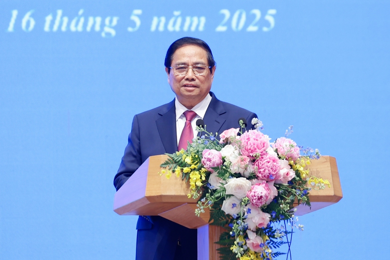 Việt Nam, Thái Lan nâng cấp quan hệ: Cam kết chiến lược, bước tiến đột phá mới- Ảnh 2. Thủ tướng cho biết, hai nước nâng cấp quan hệ lên Đối tác chiến lược toàn diện trong chuyến thăm của Thủ tướng Paetongtarn Shinawatra - Ảnh: VGP/Nhật Bắc