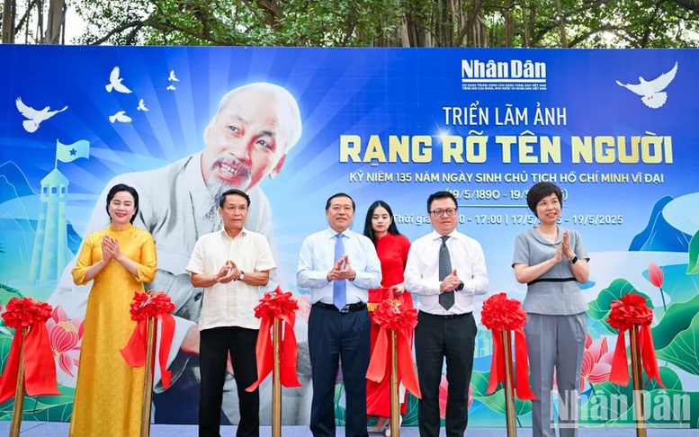 Khai mạc triển lãm và ra mắt ấn phẩm đặc biệt kỷ niệm 135 năm Ngày sinh Chủ tịch Hồ Chí Minh