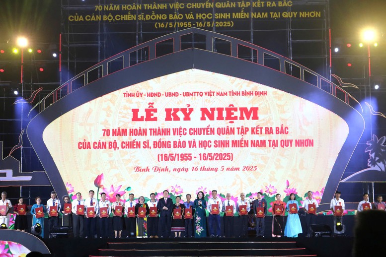 Bình Định tổ chức trọng thể lễ kỷ niệm 70 năm sự kiện 300 ngày tập kết ra Bắc- Ảnh 2.