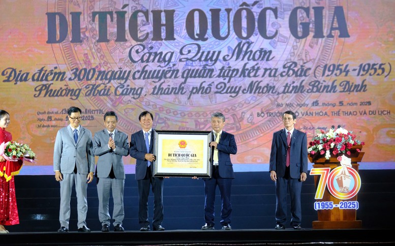 Bình Định tổ chức trọng thể lễ kỷ niệm 70 năm sự kiện 300 ngày tập kết ra Bắc- Ảnh 3.