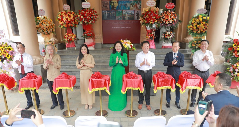 Khai mạc triển lãm chuyên đề 'Hồ Chí Minh trong nghệ thuật tạo hình'- Ảnh 1.