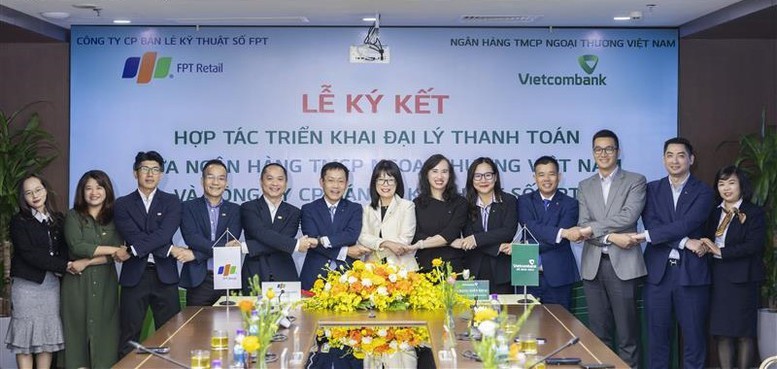 Khách hàng có thể nộp, rút tiền Vietcombank tại FPT Shop từ ngày 16/5- Ảnh 3.