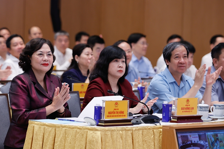 Hình ảnh 8 Lãnh đạo các bộ, ngành dự phiên họpẢnh: VGP/Nhật Bắc