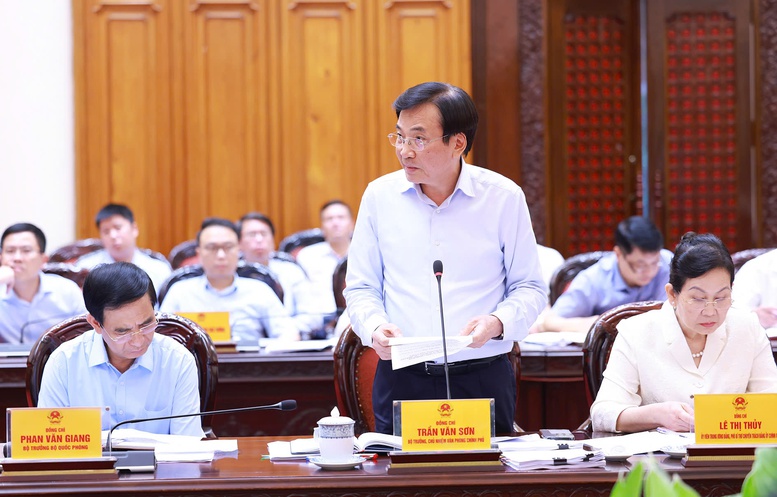 Thủ tướng: Tìm những điểm đột phá để xây dựng 2 nghị quyết của Bộ Chính trị về giáo dục - đào tạo và chăm sóc sức khỏe nhân dân- Ảnh 3.