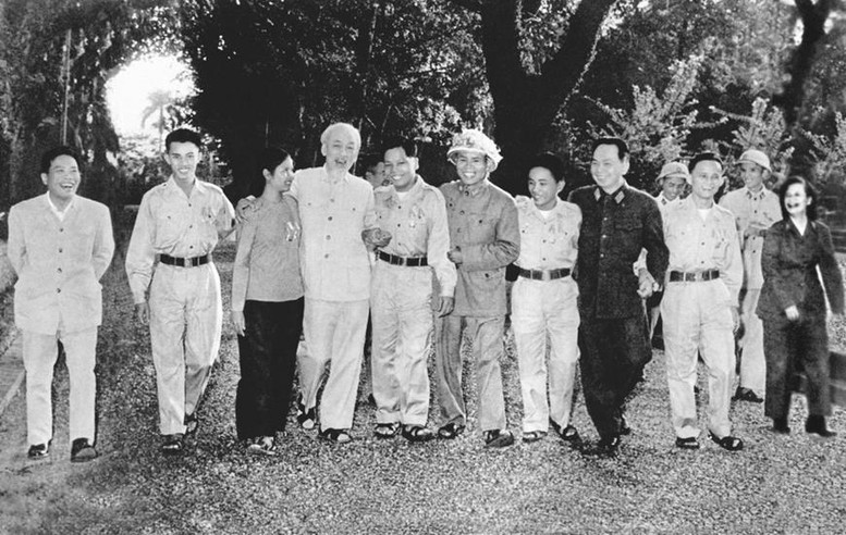 BÁC VẪN CÙNG CHÚNG CHÁU HÀNH QUÂN- Ảnh 2.
