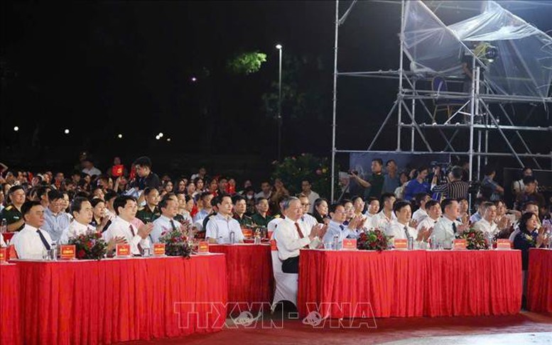 Lãnh đạo Đảng, Nhà nước dự chương trình nghệ thuật đặc biệt 'Người là Hồ Chí Minh'