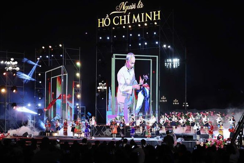 Lãnh đạo Đảng, Nhà nước dự chương trình nghệ thuật đặc biệt 'Người là Hồ Chí Minh'- Ảnh 2.