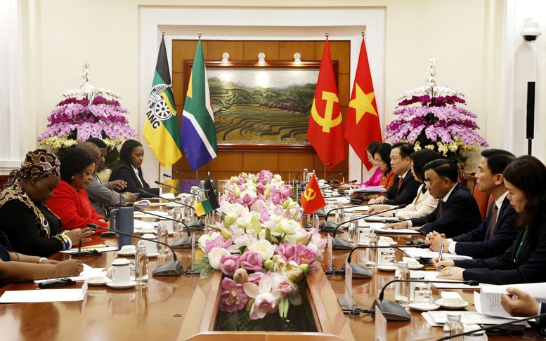 Thường trực Ban Bí thư Trần Cẩm Tú hội đàm với Phó Tổng Thư ký thứ nhất Đảng ANC, Nam Phi