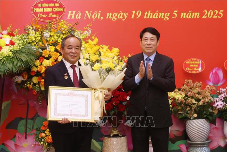 Chủ tịch nước dự lễ trao Huy hiệu 40 năm tuổi Đảng cho đồng chí Lê Khánh Hải- Ảnh 1.
