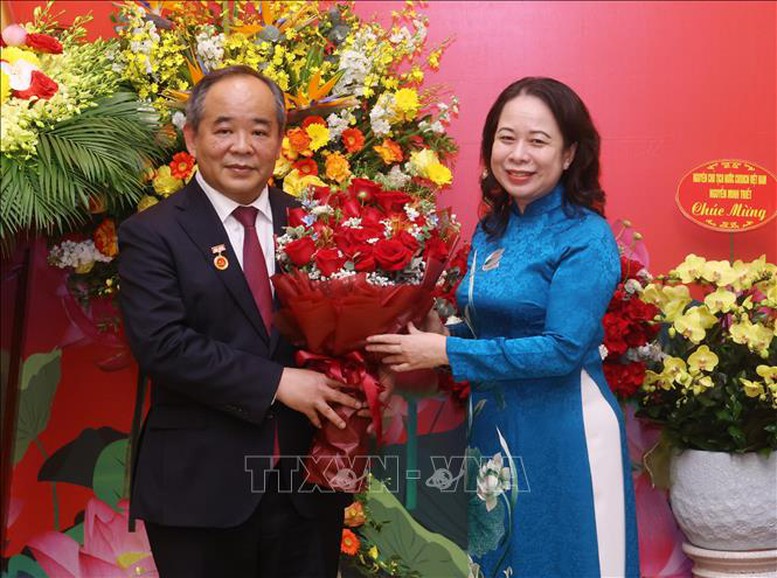 Chủ tịch nước dự lễ trao Huy hiệu 40 năm tuổi Đảng cho đồng chí Lê Khánh Hải- Ảnh 3.