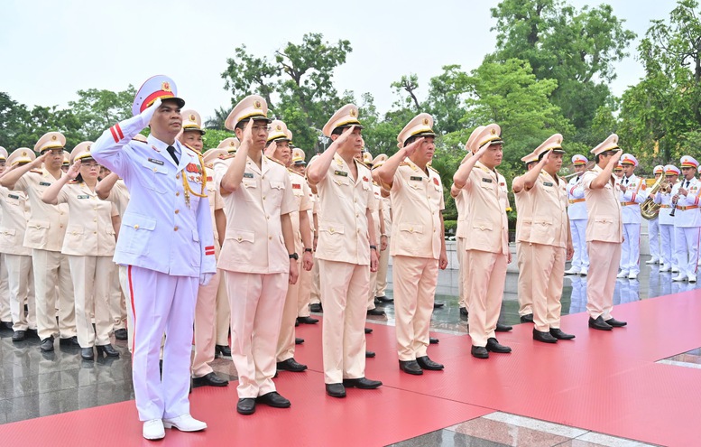 Kỷ niệm 135 năm Ngày sinh Chủ tịch Hồ Chí Minh: Lãnh đạo Đảng, Nhà nước vào Lăng viếng Bác- Ảnh 11. Kỷ niệm 135 năm Ngày sinh Chủ tịch Hồ Chí Minh: Lãnh đạo Đảng, Nhà nước vào Lăng viếng Bác- Ảnh 11.