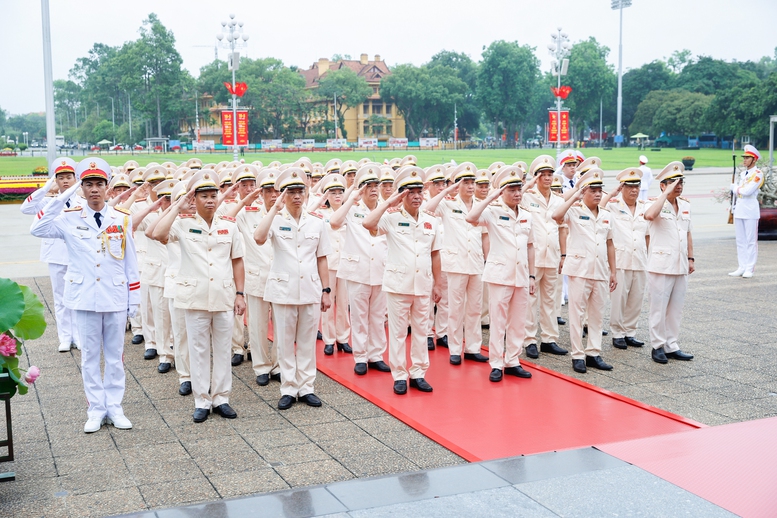 Kỷ niệm 135 năm Ngày sinh Chủ tịch Hồ Chí Minh: Lãnh đạo Đảng, Nhà nước vào Lăng viếng Bác- Ảnh 4. Kỷ niệm 135 năm Ngày sinh Chủ tịch Hồ Chí Minh: Lãnh đạo Đảng, Nhà nước vào Lăng viếng Bác- Ảnh 4.