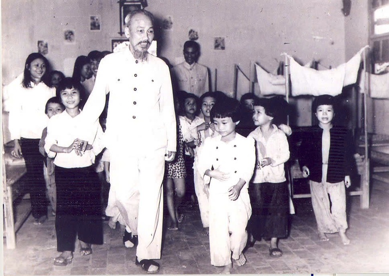 Chủ tịch Hồ Chí Minh, tấm gương sáng ngời khí phách Việt Nam- Ảnh 2. Chủ tịch Hồ Chí Minh, tấm gương sáng ngời khí phách Việt Nam- Ảnh 2.