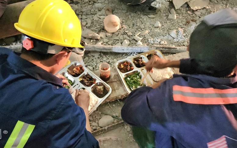 Công trường không nghỉ Lễ và những bữa cơm ăn vội trên cao tốc Bắc-Nam