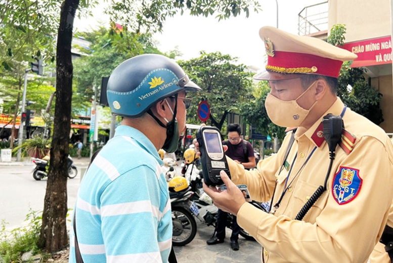 Ngày nghỉ lễ thứ 3: Vi phạm nồng độ cồn tăng cao- Ảnh 1.