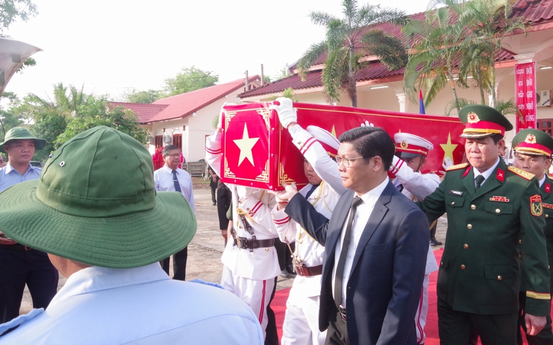 Miền Trung: Đưa hài cốt liệt sĩ hy sinh tại Lào về nước