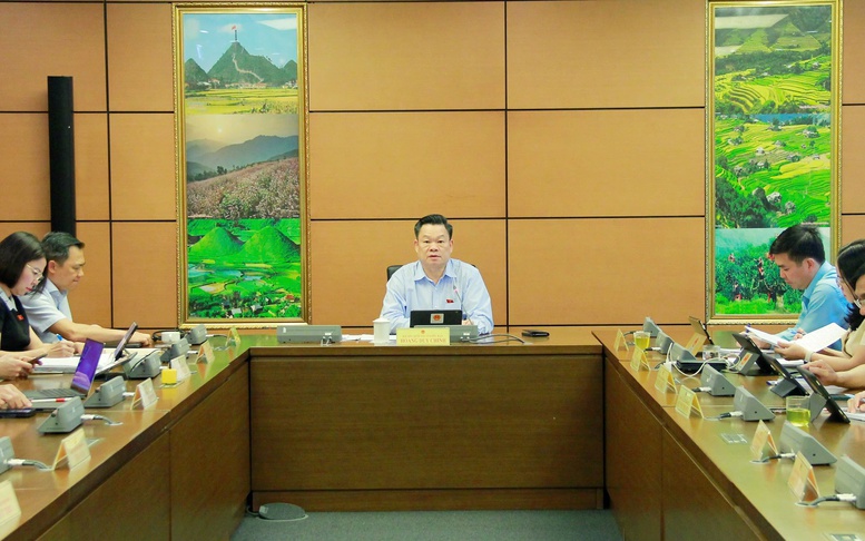 Tránh tình trạng 'miễn học phí nhưng tăng thu khác'