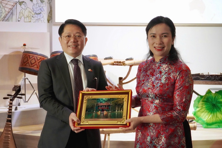 Khai mạc Triển lãm về Chủ tịch Hồ Chí Minh tại EXPO 2025- Ảnh 2.