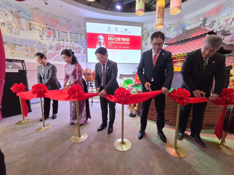 Khai mạc Triển lãm về Chủ tịch Hồ Chí Minh tại EXPO 2025- Ảnh 1.