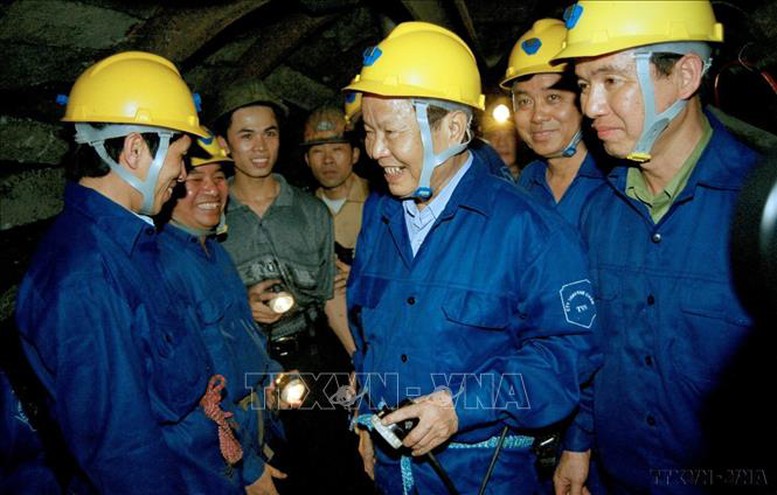 ĐỒNG CHÍ TRẦN ĐỨC LƯƠNG - NHÀ LÃNH ĐẠO CÓ NHIỀU ĐÓNG GÓP QUAN TRỌNG CHO SỰ NGHIỆP ĐỔI MỚI, PHÁT TRIỂN ĐẤT NƯỚC VÀ BẢO VỆ TỔ QUỐC- Ảnh 2.