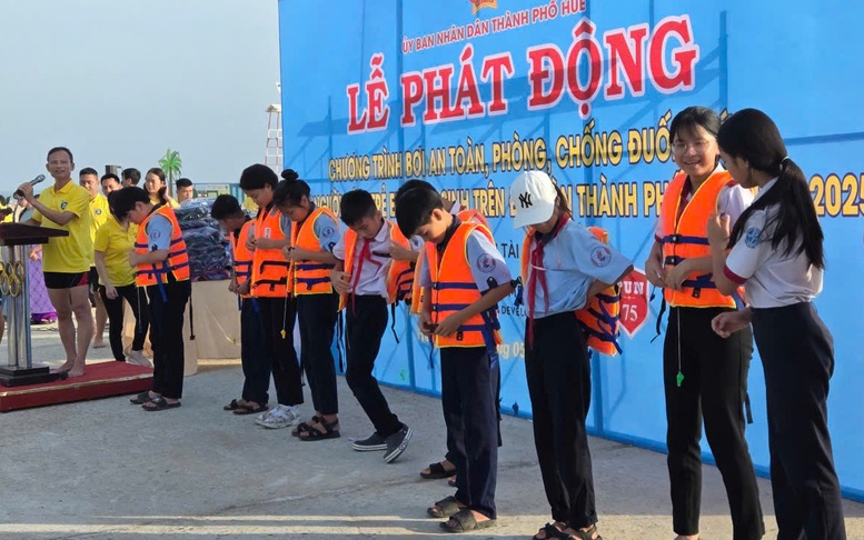 Huế phát động chương trình bơi an toàn, phòng chống đuối nước