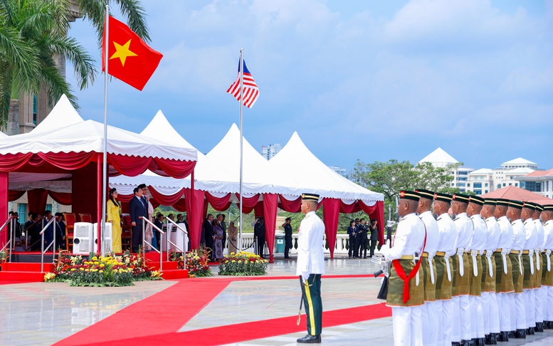 Thủ tướng Anwar Ibrahim chủ trì lễ đón Thủ tướng Phạm Minh Chính thăm chính thức Malaysia