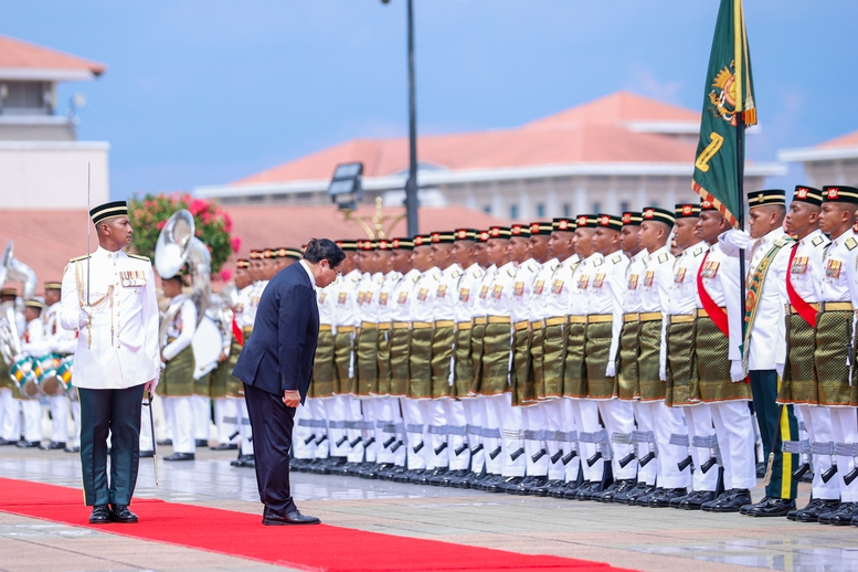 Thủ tướng Anwar Ibrahim chủ trì lễ đón Thủ tướng Phạm Minh Chính thăm chính thức Malaysia- Ảnh 5.
